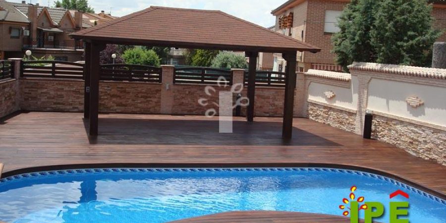 porche de madera a 4 aguas