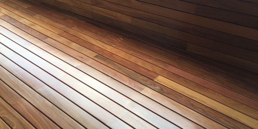 Tarima de madera en exterior ático Barcelona